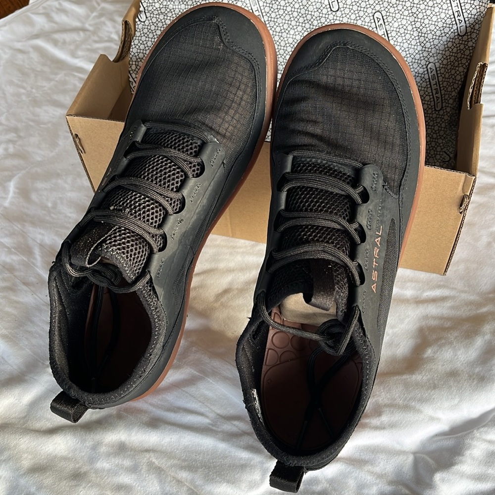 Men’s sz 10 Astral Loyak AC water shoes